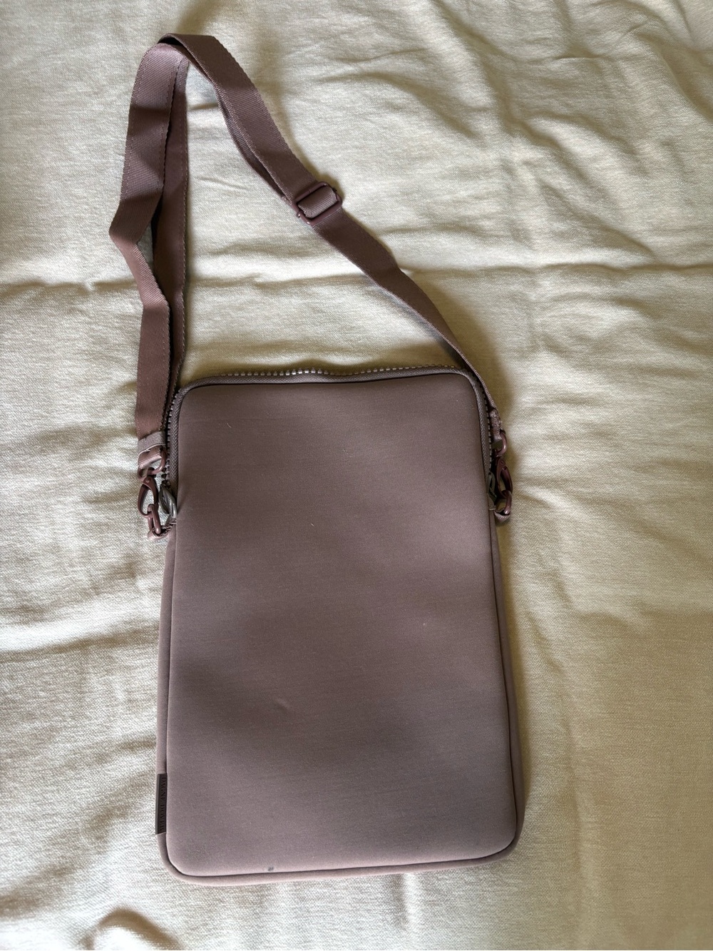 Dange Dover Crossbody Tablet Bag in Mauve